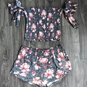🖤SOLD🖤 Hot Kiss Floral Off the Shoulder Set